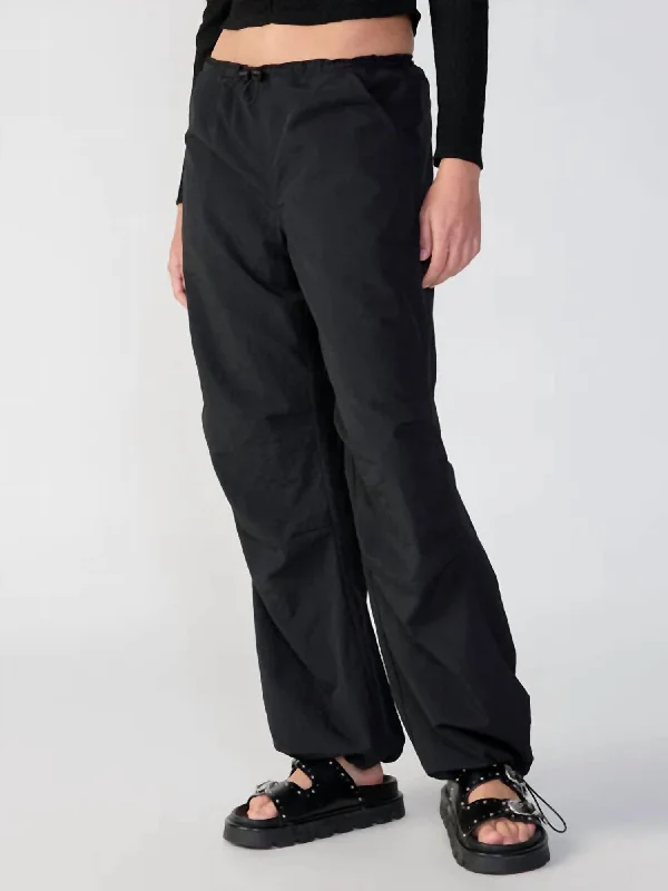 women's button-fly pants90's Parachute Pant In Black