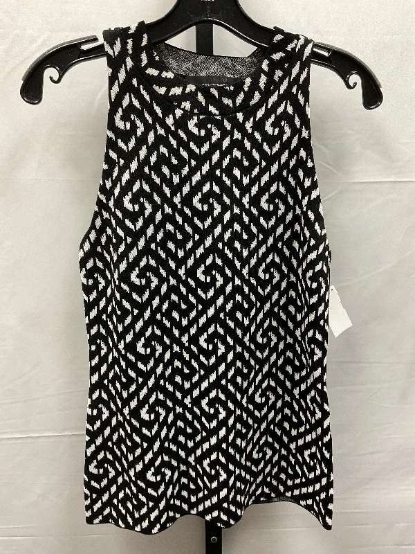 women's tops for those who want to wear pieces that are both functional and fashionableBlack & White Top Sleeveless White House Black Market, Size S