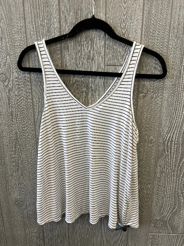 women's tops for picnics in the parkWhite Top Sleeveless Old Navy, Size S